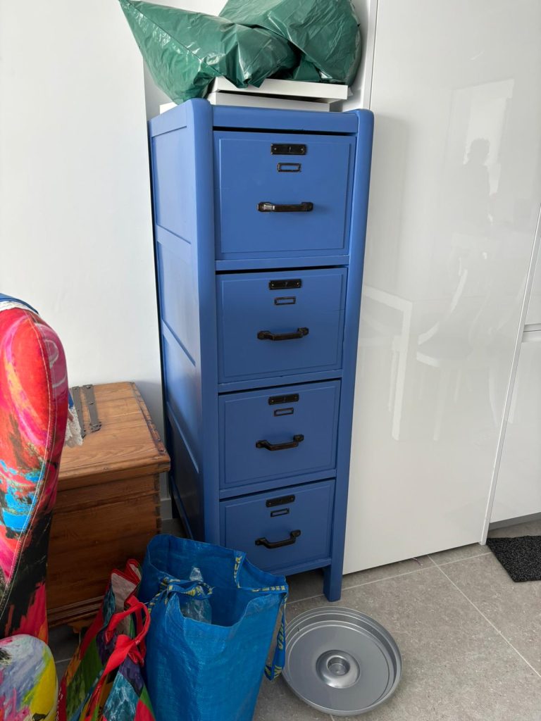 Lacado de Muebles en Córdoba 7 Archivador lacado en azul